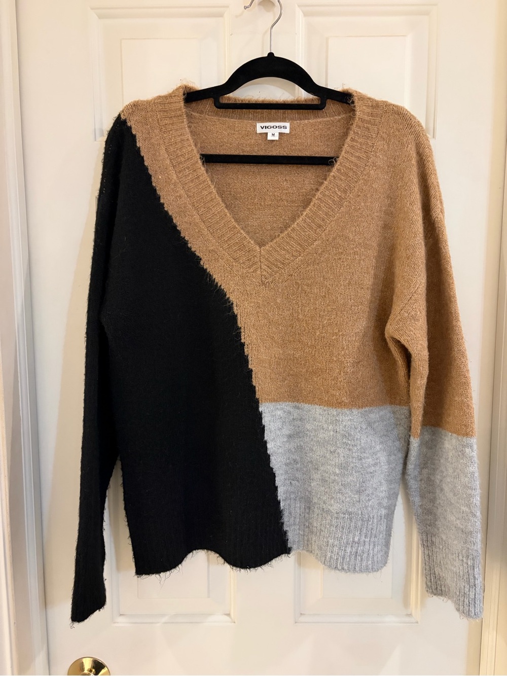 VIGOSS Color Block Black Camel Gray V-Neck Sweater M